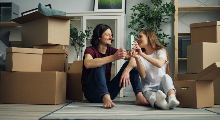 ワンルームで二人暮らしは可能？契約前に確認すべき注意点